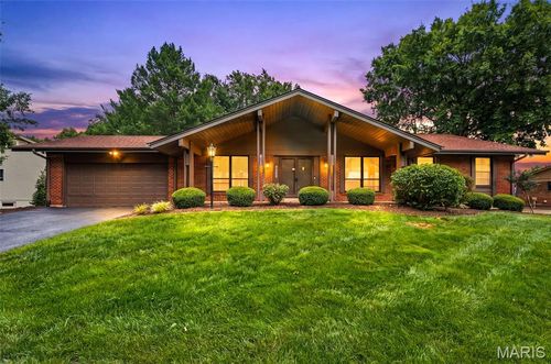 1538 Woodroyal West Dr, Chesterfield, MO, 63017-5553 | Card Image