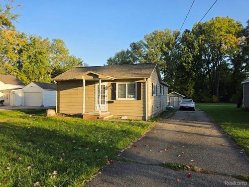 567 Helen St, Mount Morris, MI, 48458-1922 | Card Image