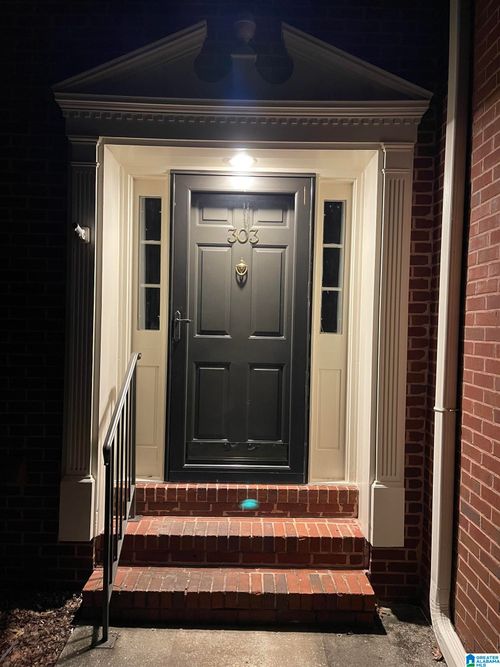 303 Chase Plantation Cir, HOOVER, AL, 35244-1555 | Card Image