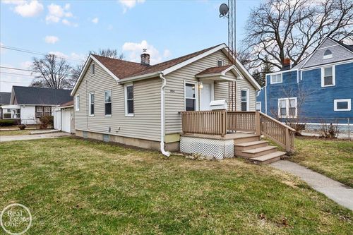 1404 Water St, Port Huron, MI, 48060-4213 | Card Image