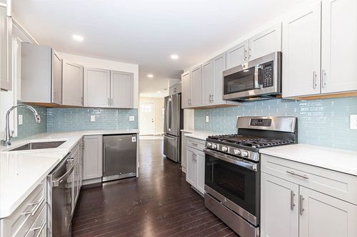 48-48 Caldwell Rd, Waltham, MA, 02453-1712 | Card Image