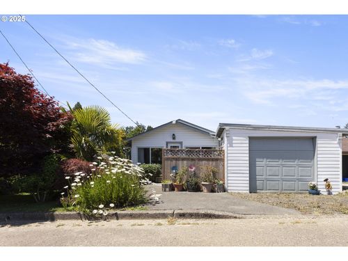 2745 34th St, Coos Bay, OR, 97420-3512 | Card Image