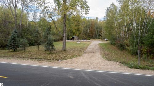 11571 E Deerfield Rd, Shepherd, MI, 48883-9706 | Card Image