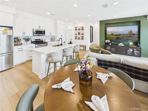 17952 Seaglass Dr, Huntington Beach, CA, 92646-1528 | Card Image