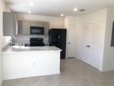 1 - 533 Ne 5th Pl, Townhouse with 3 bedrooms, 2 bathrooms and null parking in Florida City FL | Image 3