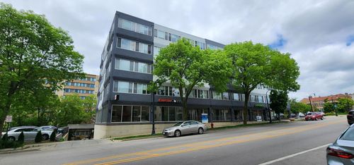 3575 N Oakland Ave, Shorewood, WI, 53211-2714 | Card Image