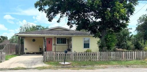 718 Seabreeze St, Alice, TX, 78332-7028 | Card Image