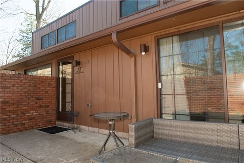 c17-33803 Electric Boulevard, Avon Lake, OH, 44012 | Card Image