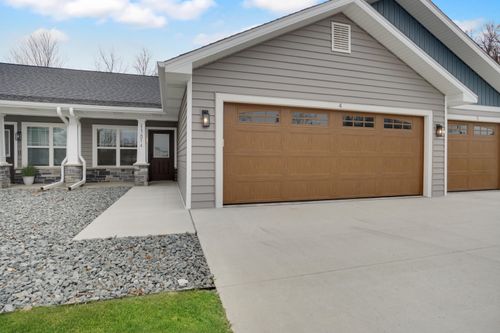 119 Eiche Dr, Slinger, WI, 53086-9310 | Card Image