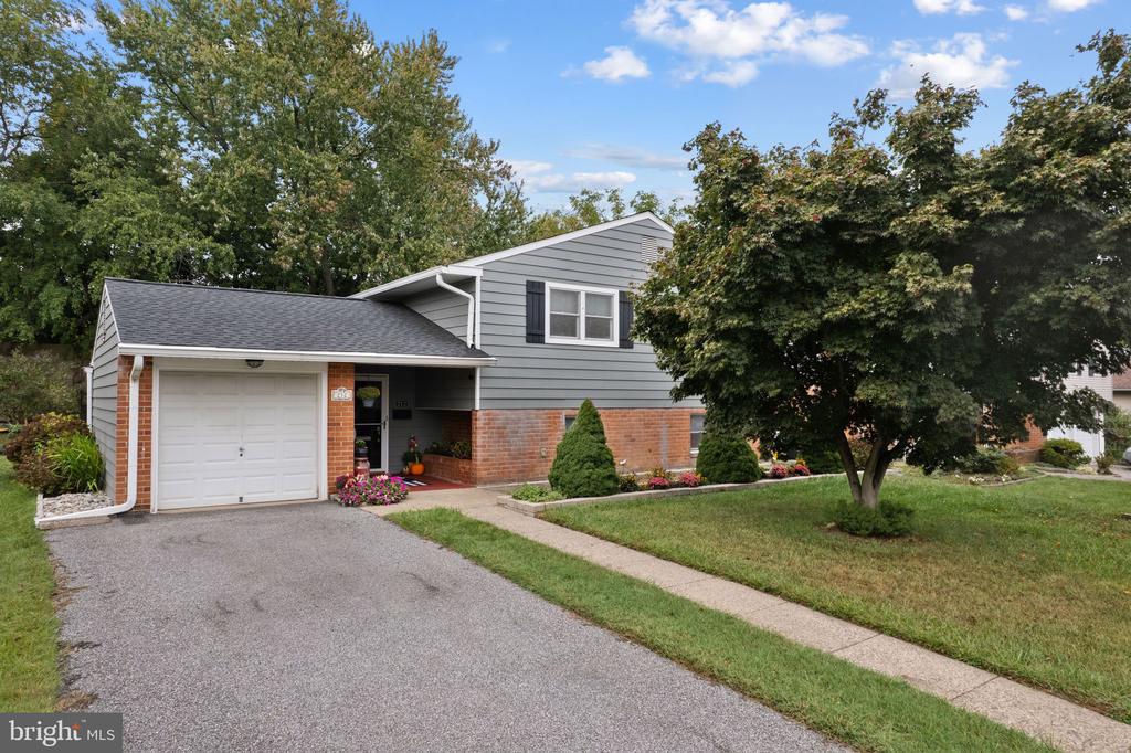 Foulke Ln, Springfield, PA 19064