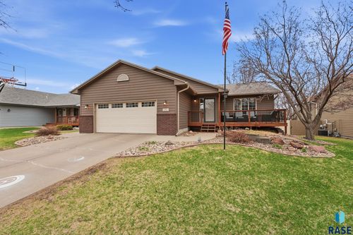 604 Quail Cir Circle, Harrisburg, SD, 57032-2011 | Card Image
