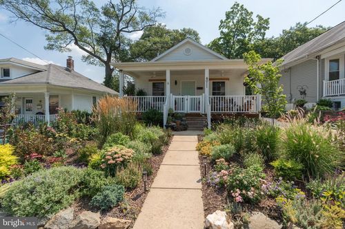 4011 37th St, MOUNT RAINIER, MD, 20712-1916 | Card Image