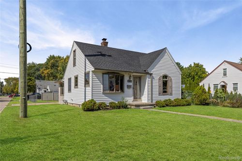 5803 Deering St, Garden City, MI, 48135-2578 | Card Image
