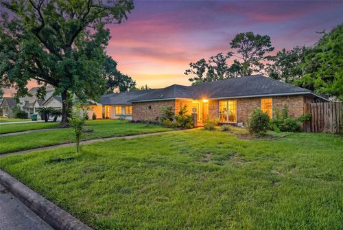 5714 Arbor Vitae Dr, Houston, TX, 77092-2304 | Card Image