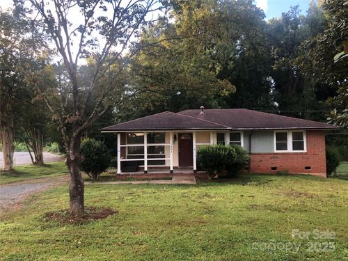 1401 Chelveston Dr, Charlotte, NC, 28208-6911 | Card Image