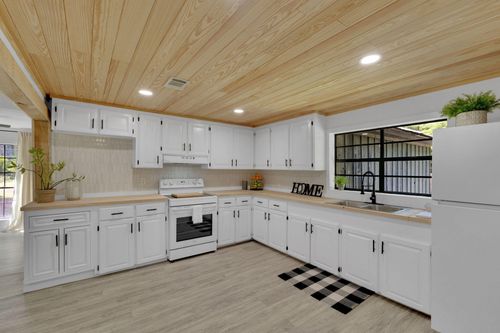 905 Pope St, Columbia, MS, 39429-2545 | Card Image