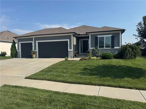 213 Davenport Dr, Blue Springs, MO, 64014-7852 | Card Image