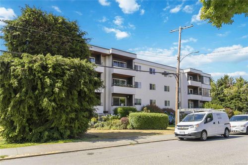 401-1571 Mortimer St, Victoria, BC, V8P3A7 | Card Image