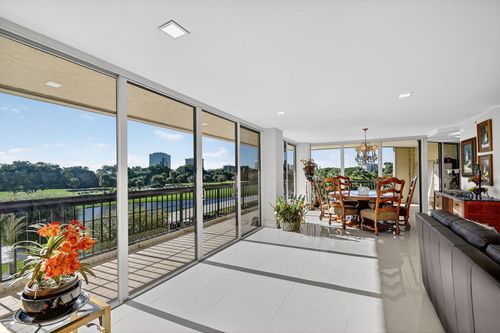 apt-203-1900 Consulate Pl, West Palm Beach, FL, 33401-1840 | Card Image