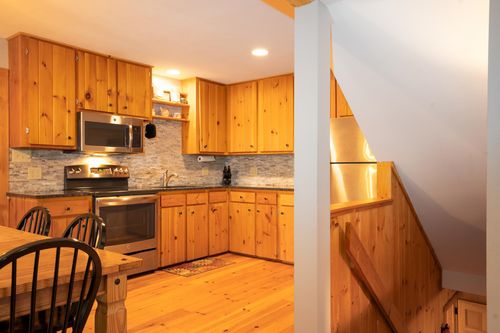 32 Aspen Ln, Winhall, VT, 05340-8837 | Card Image
