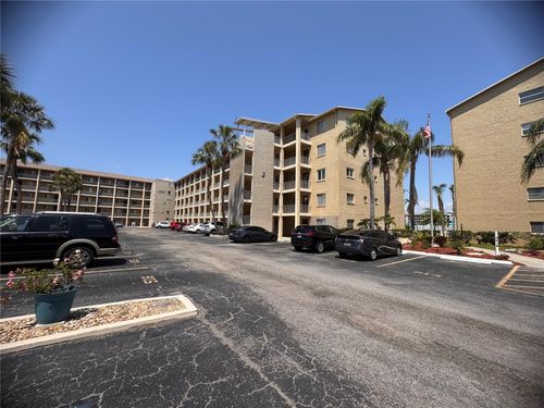 j416-3647 Lake Bayshore Dr, BRADENTON, FL, 34205-5136 | Card Image