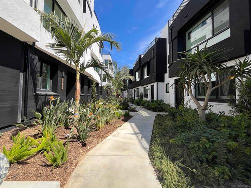 3868 Riley Ln, Los Angeles, CA, 90065-1439 | Card Image