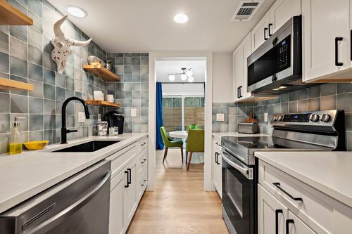 apt-3-1206 Hollow Creek Dr, Austin, TX, 78704-2058 | Card Image