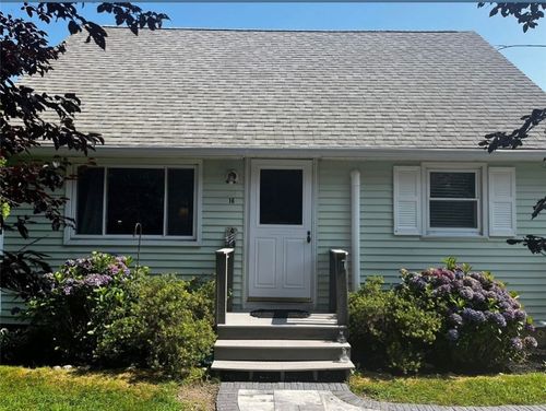 16 Green Acres Dr, Narragansett, RI, 02882-5425 | Card Image