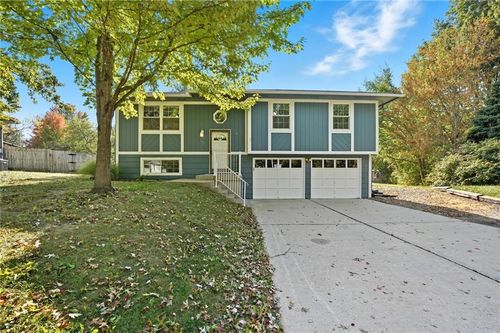 332 Se Jackson Ct, Lee's Summit, MO, 64063-3496 | Card Image
