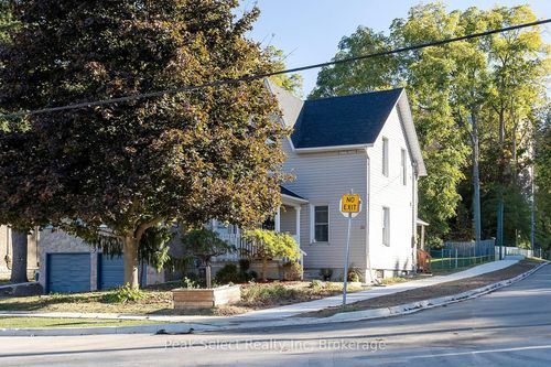 {{alt}} | Card Image