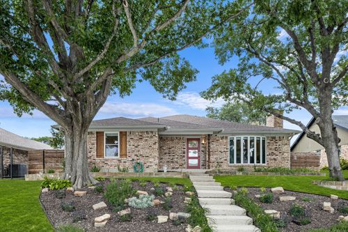1949 E Branch Hollow Dr, Carrollton, TX, 75007-1501 | Card Image