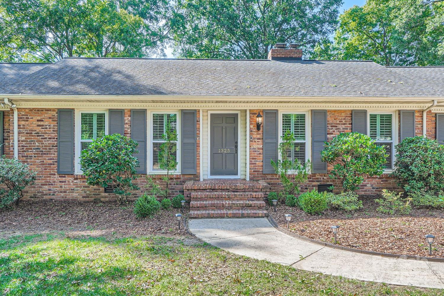 Redcoat Dr, Charlotte, NC 28211