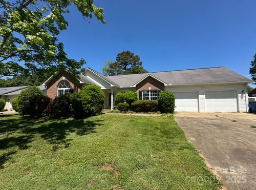 3240 Saint Vincent Dr, Claremont, NC, 28610-7432 | Card Image