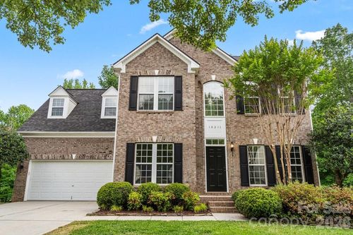 684-10211 Rivendell Ln, Charlotte, NC, 28269-7009 | Card Image