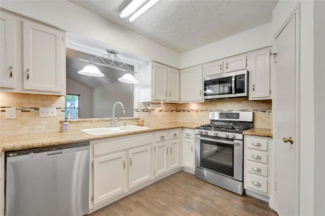 Stainless steel kitchen appliances | Image 6