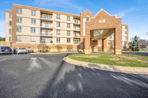 unit-103-201 W Brush Hill Rd, Elmhurst, IL, 60126-5648 | Card Image