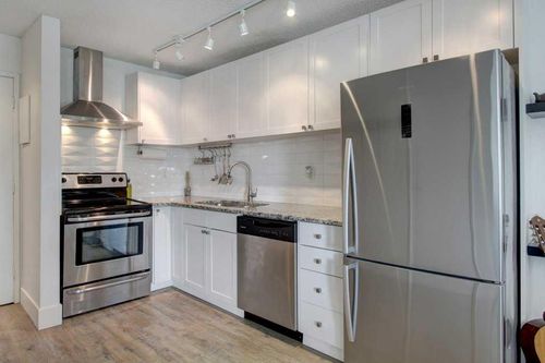 304 - 2130 17 Street Sw, Home with 1 bedrooms, 1 bathrooms and null parking in Calgary AB | Card Image
