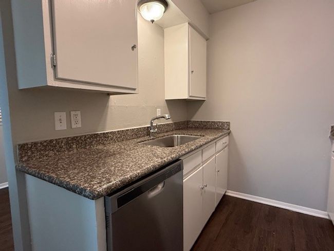 APT-110 - 5004 Live Oak St, Condo with 2 bedrooms, 1 bathrooms and null parking in Dallas TX | Image 7