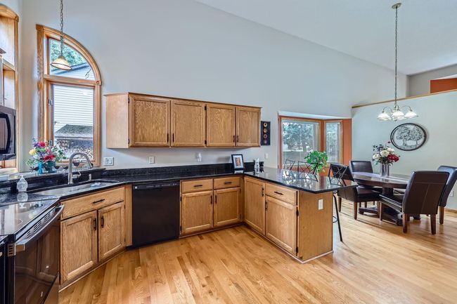 Ample cabinet space! | Image 9