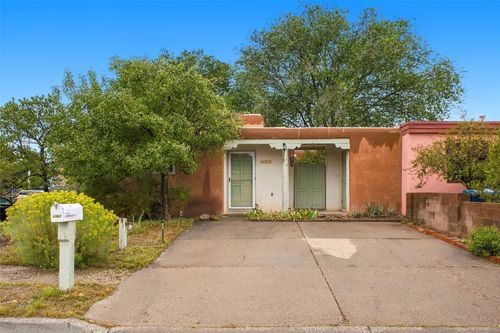 2067 Placita De Quedo, Santa Fe, NM, 87505-5464 | Card Image