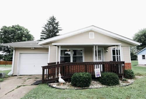 1108 Waggoner Dr, Rushville, IN, 46173-1060 | Card Image