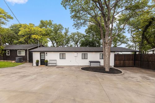 304 W Lake Dr, Weatherford, TX, 76087-8104 | Card Image