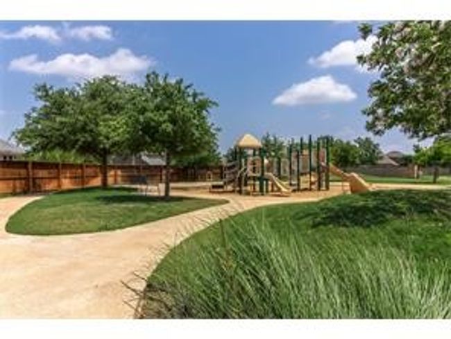 Neighborhood parks are sprinkled throughout the community. | Image 40