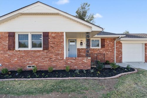 2716 Northampton Pl, The Village, OK, 73120-3008 | Card Image