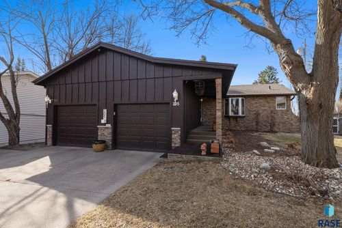 205 E 34th St Street, Sioux Falls, SD, 57105-4932 | Card Image