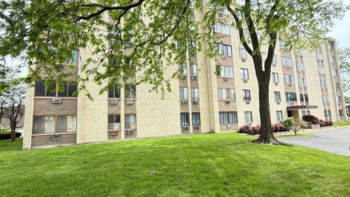 304-9745 S Karlov Ave, Oak Lawn, IL, 60453-3344 | Card Image