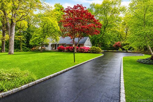 14 Bunkerhill Dr, Huntington, NY, 11743-5704 | Card Image