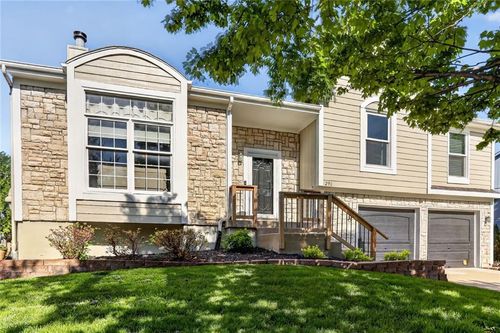 290 W Westhoff Pl, Gardner, KS, 66030-1915 | Card Image