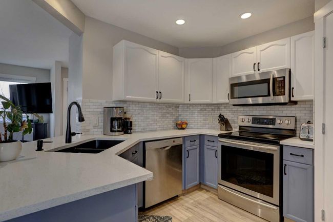 76 Somerside Grove Sw, House other with 3 bedrooms, 4 bathrooms and 4 parking in Calgary AB | Image 10