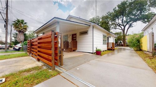 426 Middle St, Houston, TX, 77003-1224 | Card Image